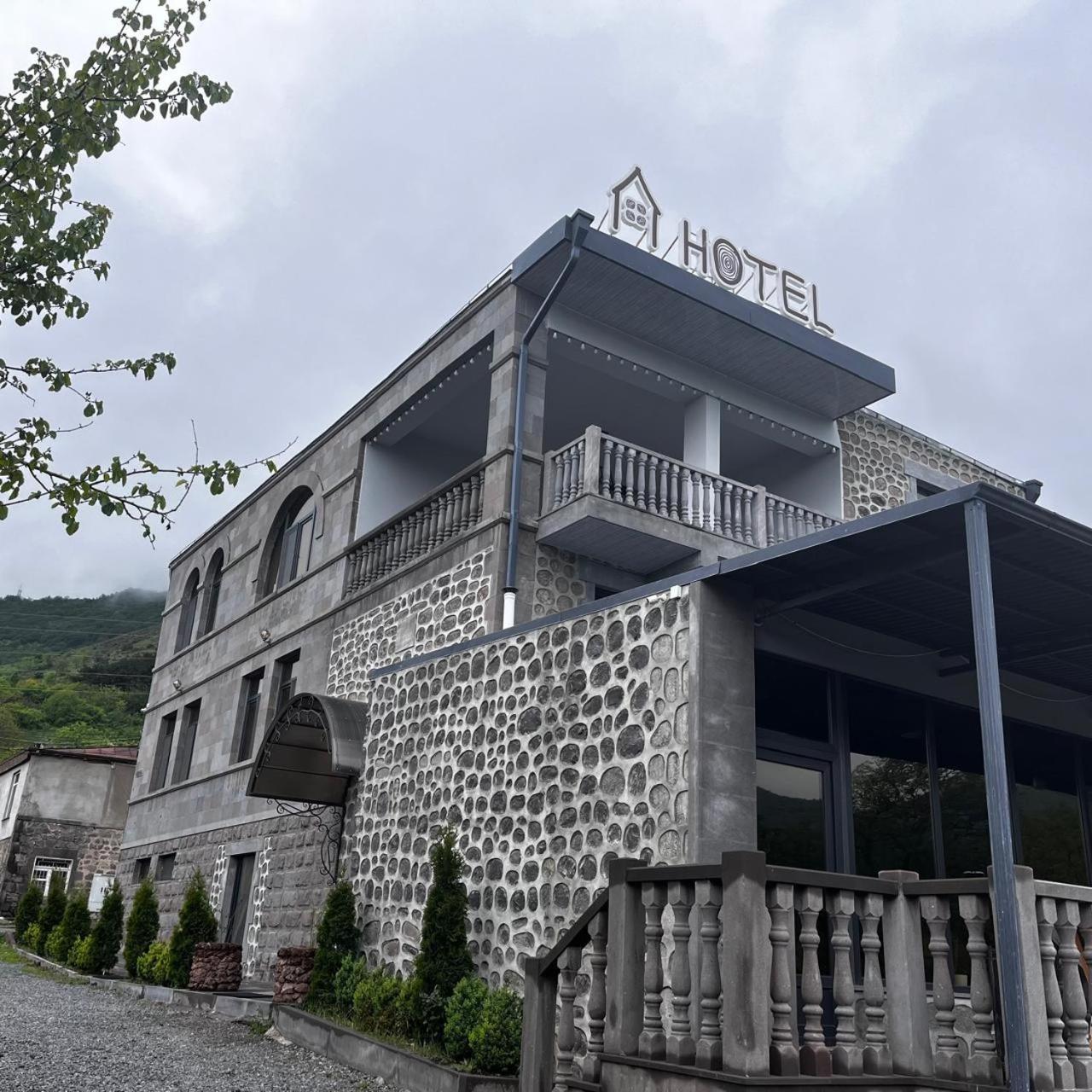 Popock Goris Hotel ภายนอก รูปภาพ
